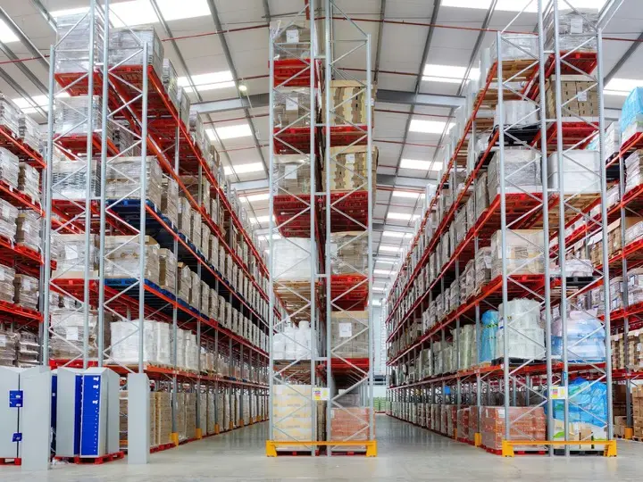 Distribution and logistics floor